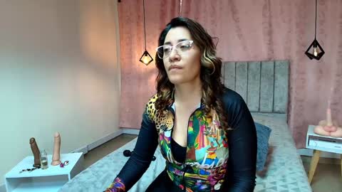 VIOLETA online show from January 2025 12:36:02 PM