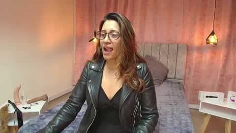 VIOLETA online show from February 2025 01:17:02 PM