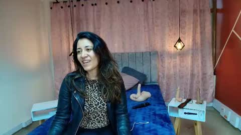 VIOLETA online show from October 2025 02:39:01 PM