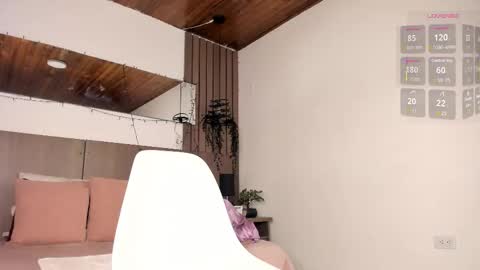 Snapshot of violetcarson_ chatting on January 2026 01:27:02 PM Violet online show from January 2026 01:27:02 PM