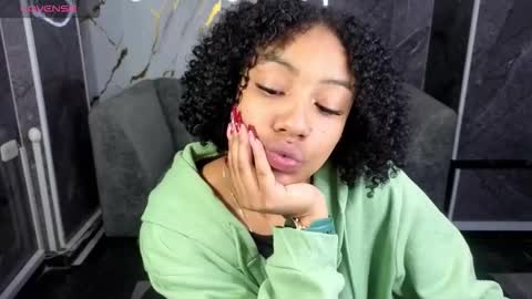 violeth_b online show from November 2025 12:40:02 PM