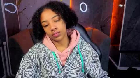 violeth_b online show from November 2025 12:44:02 PM