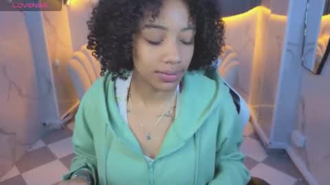 violeth_b online show from February 2026 12:56:01 PM