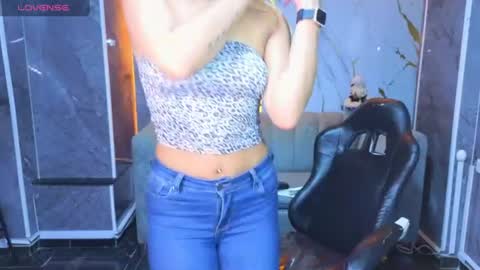 Snapshot of violeth_b chatting on June 2026 12:48:01 PM violeth_b online show from June 2026 12:48:01 PM