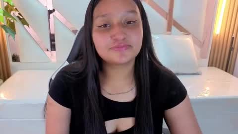 Snapshot of violeth_tp chatting on April 2026 09:39:01 PM violeth_tp online show from April 2026 09:39:01 PM