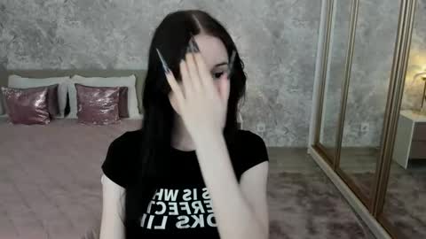 violetharmee online show from May 2026 03:44:02 AM