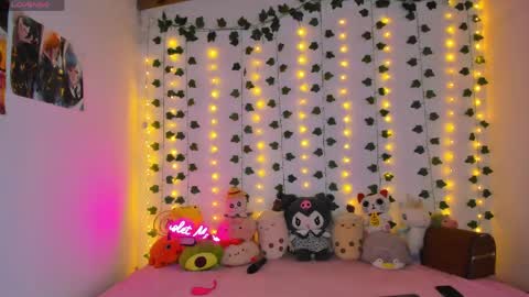 Snapshot of violethmoon chatting on May 2026 01:41:02 PM online show from May 2026 01:41:02 PM