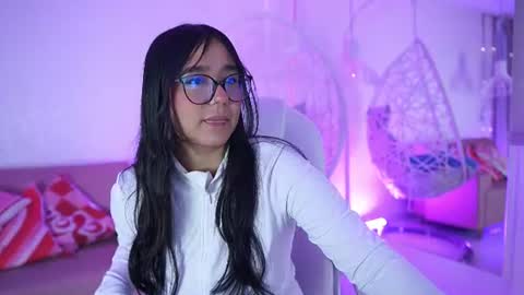 Snapshot of violetjonesx chatting on June 2026 11:31:01 AM violetjonesx online show from June 2026 11:31:01 AM