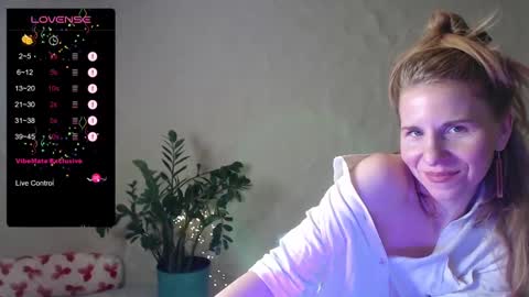 Snapshot of violetplath chatting on January 2025 11:56:01 PM Violet next stream December 6 online show from January 2025 11:56:01 PM