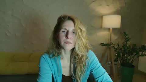 Snapshot of violetplath chatting on March 2025 09:15:02 PM Violet next stream December 6 online show from March 2025 09:15:02 PM