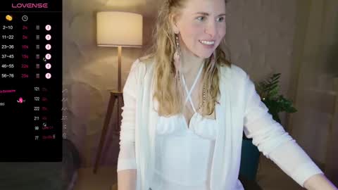 Snapshot of violetplath chatting on March 2025 08:10:02 PM Violet next stream December 6 online show from March 2025 08:10:02 PM