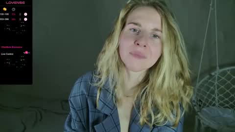 Snapshot of violetplath chatting on October 2025 09:28:02 PM Violet next stream December 6 online show from October 2025 09:28:02 PM