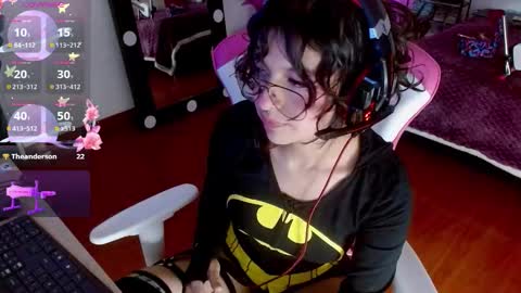 Snapshot of violetqs chatting on October 2025 08:15:01 PM online show from October 2025 08:15:01 PM