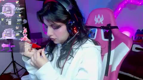 Snapshot of violetqs chatting on October 2025 07:47:02 PM online show from October 2025 07:47:02 PM