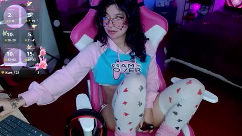 Snapshot of violetqs chatting on October 2025 08:00:02 PM online show from October 2025 08:00:02 PM