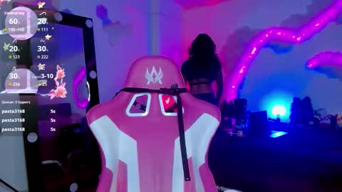 Snapshot of violetqs chatting on October 2025 06:52:01 PM online show from October 2025 06:52:01 PM