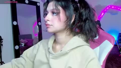 Snapshot of violetqs chatting on October 2025 08:18:01 PM online show from October 2025 08:18:01 PM