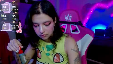 Snapshot of violetqs chatting on October 2025 07:05:02 PM online show from October 2025 07:05:02 PM