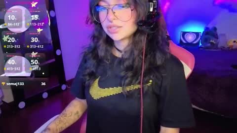 Snapshot of violetqs chatting on November 2025 08:29:01 PM online show from November 2025 08:29:01 PM