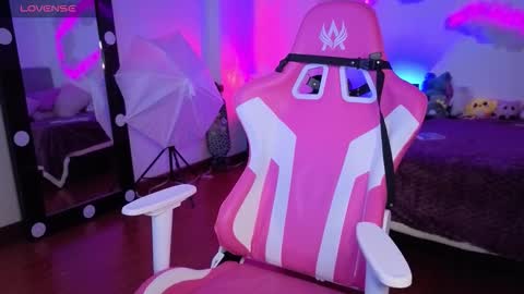 Snapshot of violetqs chatting on November 2025 07:13:01 PM online show from November 2025 07:13:01 PM