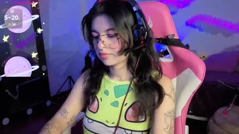 Snapshot of violetqs chatting on November 2025 07:47:01 PM online show from November 2025 07:47:01 PM