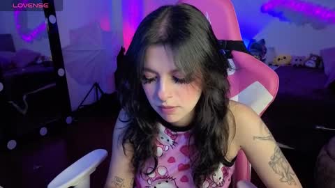 Snapshot of violetqs chatting on November 2025 07:35:02 PM online show from November 2025 07:35:02 PM