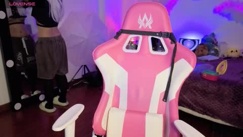 Snapshot of violetqs chatting on December 2025 12:21:02 PM online show from December 2025 12:21:02 PM