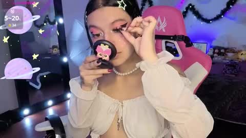 Snapshot of violetqs chatting on December 2025 06:56:01 PM online show from December 2025 06:56:01 PM