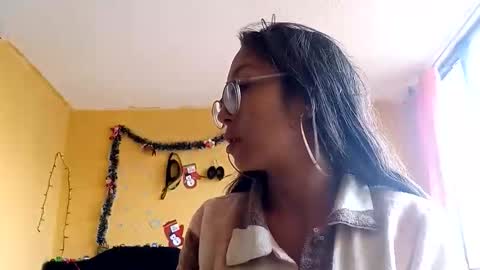 Snapshot of violetsexhot999 chatting on December 2025 06:01:02 PM Violet777 online show from December 2025 06:01:02 PM