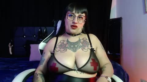 violett_8 online show from April 2026 08:57:01 PM