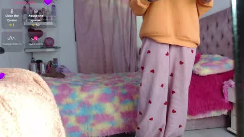 Snapshot of violett_brown9 chatting on June 2026 05:57:01 AM violett_brown9 online show from June 2026 05:57:01 AM