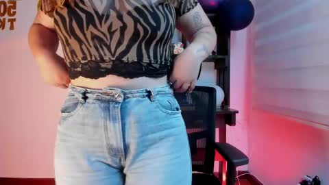 Snapshot of violett_red chatting on June 2026 12:05:02 AM Violeta online show from June 2026 12:05:02 AM