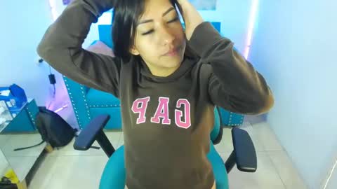 Snapshot of violetta_m_ chatting on February 2025 12:11:02 PM Violeta online show from February 2025 12:11:02 PM