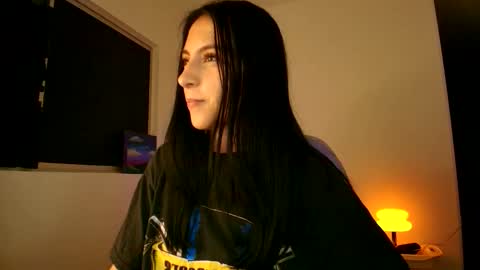 Violetta....Follow me in Twitter... online show from December 2025 04:50:02 AM