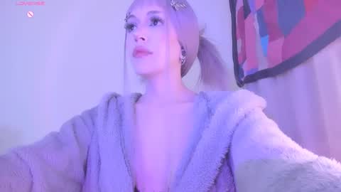 Snapshot of violettbones chatting on February 2025 05:40:02 AM Violett online show from February 2025 05:40:02 AM