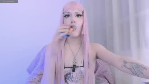 Snapshot of violettbones chatting on April 2026 06:39:01 AM Violett online show from April 2026 06:39:01 AM