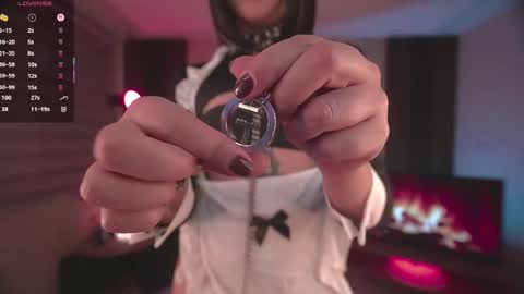 JULIE UWU online show from November 2025 06:53:02 PM