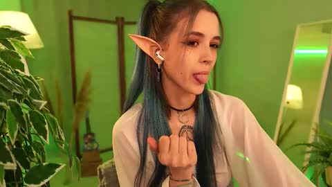 violettessa online show from November 2025 11:42:01 AM