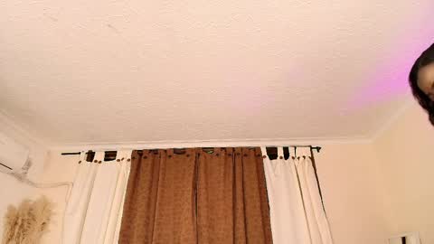 Snapshot of violettgomez_93 chatting on April 2026 05:01:02 AM Violett online show from April 2026 05:01:02 AM