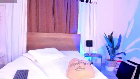 Snapshot of violettgomez_93 chatting on April 2026 05:07:01 AM Violett online show from April 2026 05:07:01 AM