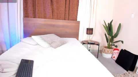 Snapshot of violettgomez_93 chatting on April 2026 05:52:01 AM Violett online show from April 2026 05:52:01 AM