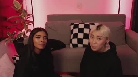 Violet online show from November 2025 02:21:01 AM