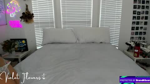 Snapshot of violetttflowers chatting on April 2026 05:24:02 PM Violet Flowers online show from April 2026 05:24:02 PM