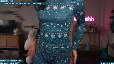 follow me on twitter violishh and ig violishh  online show from January 2025 06:43:01 PM