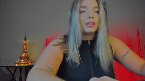 Violla online show from January 2025 08:12:01 PM