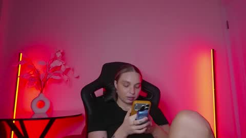 Violla online show from December 2025 01:49:02 PM