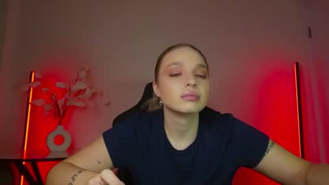 Violla online show from December 2025 05:35:01 AM