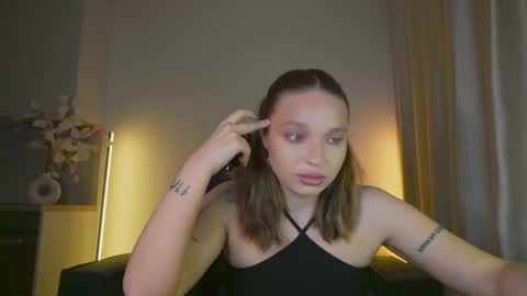 Snapshot of viollasinzz chatting on June 2026 08:05:02 AM Violla online show from June 2026 08:05:02 AM