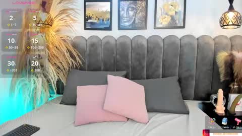 VIOLLET online show from October 2025 09:14:02 PM