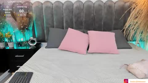 VIOLLET online show from October 2025 12:26:01 PM